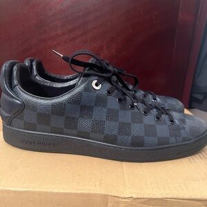 Louis Vuitton Damier Cobalt Front Row Mens 9.5 US